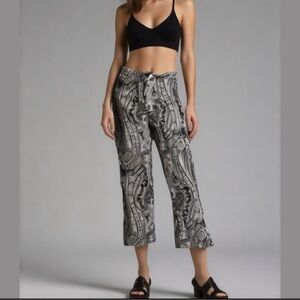 The Limited Vintage Black and White Paisley Stretch cropped Pants size 6